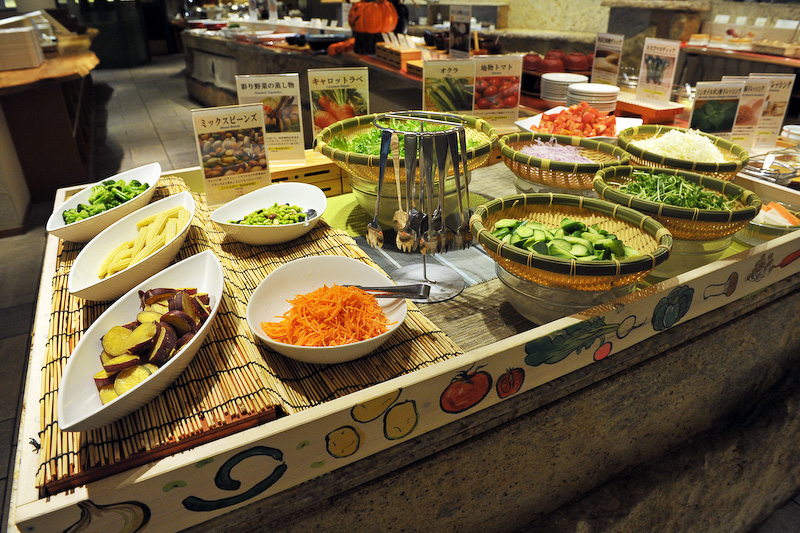 三重県産の食材などを使った豊富な種類の料理が用意