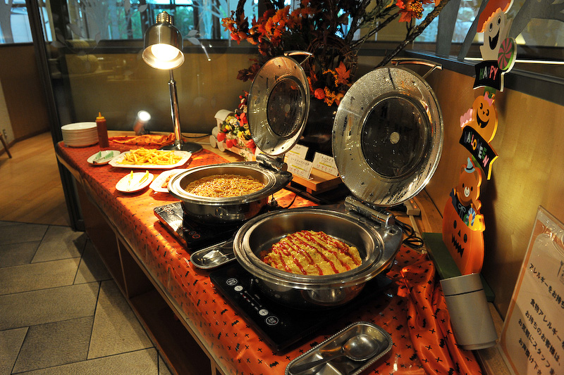 子供が取りやすい高さのビュッフェコーナーも