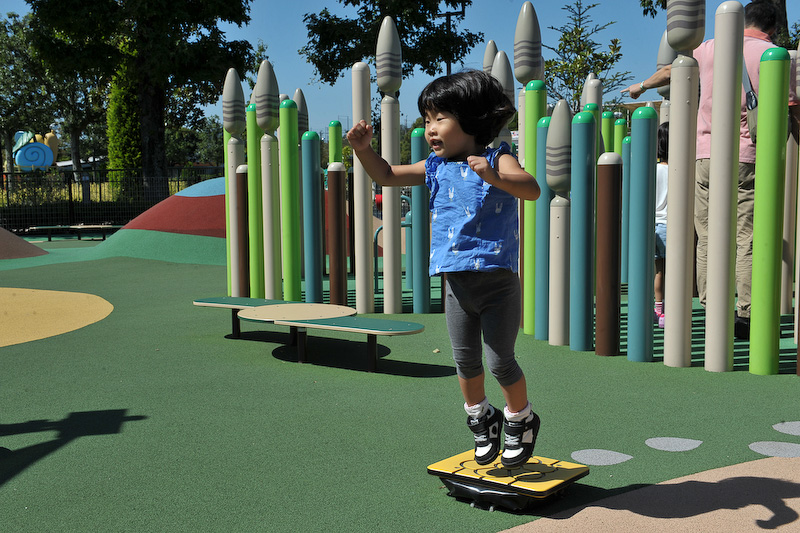 0～3歳対象の「ぶんぶんばちひろば」で思いっきり遊ぶ二女