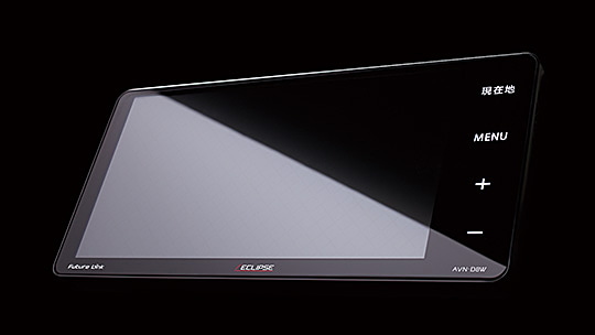 D、S、Rシリーズでは、ワイドモデル（左）で画面と操作ボタンで段差や仕切りなどのないフルフラットデザインを採用。標準モデル（右）でも極限まで操作ボタンの突出を抑えたフラットデザインとしている