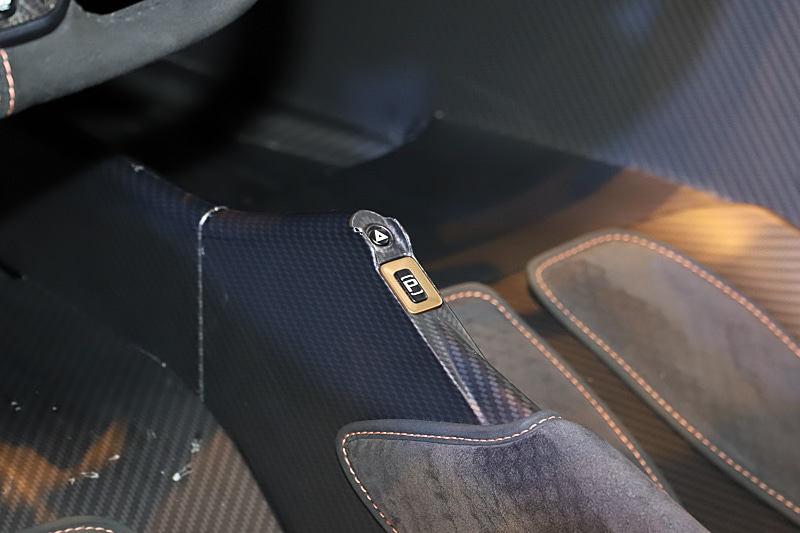 ハザードランプスイッチとパーキングスイッチ