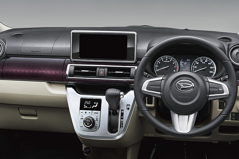 スタイルではバーガンディのインテリアアクセントカラーをオプション選択できるようになった