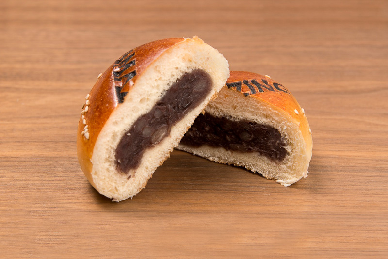 銀座木村屋と共同開発した「Amazingあんぱん」（250円）。10月15日～18日の期間限定販売となる