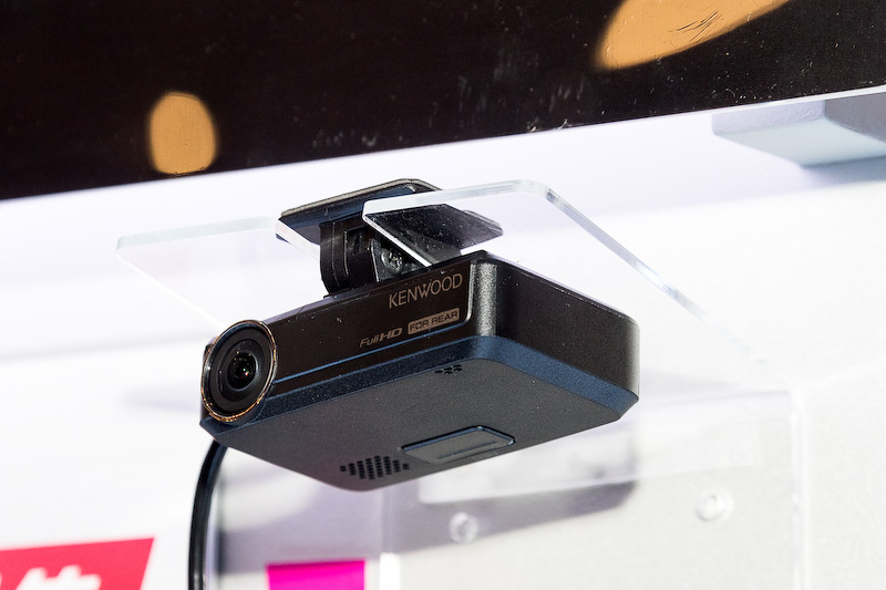 リア用。フロント用と機能面は同じだがチャイルドロックが付く