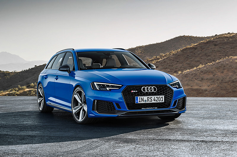 フランクフルトモーターショー 2017で世界初公開された「RS 4 アバント」も日本初出品