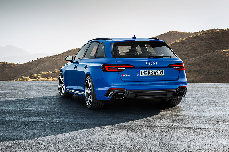 フランクフルトモーターショー 2017で世界初公開された「RS 4 アバント」も日本初出品