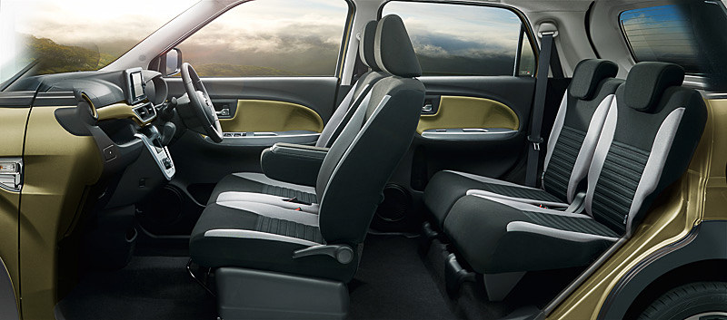 C G“SA III”のインテリアアクセントカラー「カーキ」（オプション装着車）