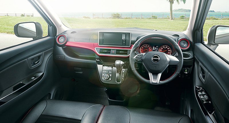 S“SA III”のインテリアアクセントカラー「レッド＆ブラック」（オプション装着車）