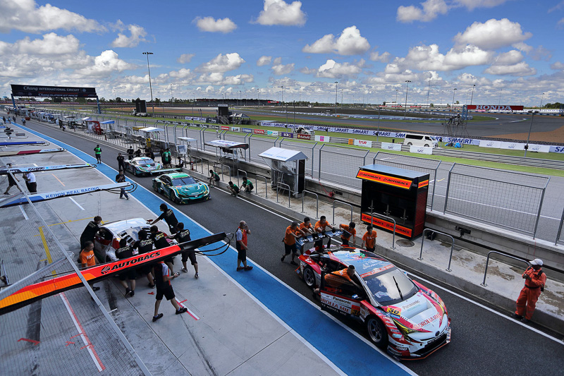 タイのチャン・インターナショナル・サーキットで車検に向かうGTマシン