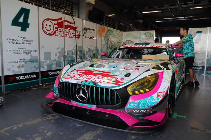 GT300ランキング2位につける4号車グッドスマイル 初音ミク AMG（谷口信輝/片岡龍也組、YH）