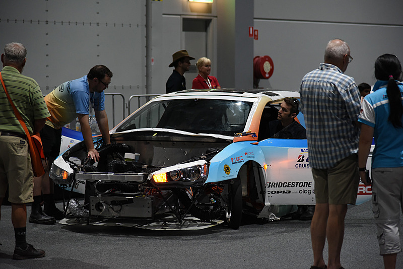 世界各国からさまざまなソーラーカーが参加している