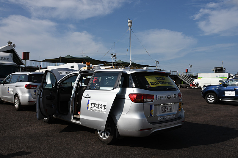 工学院大学チームのサポートカー。6台のサポートカーを運用する