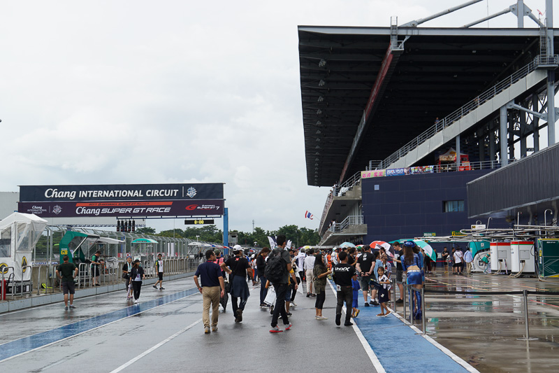 予選前のピットウォーク