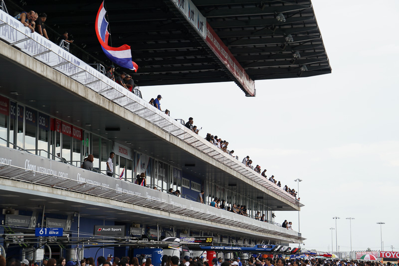 予選前のピットウォーク