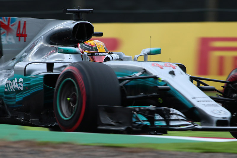 新しいコースレコード「1分27秒319」でポールポジションを獲得したルイス・ハミルトン選手（44号車 メルセデス）