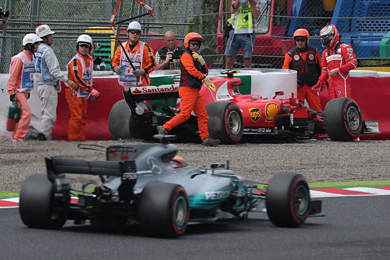 FP3でキミ・ライコネン選手（7号車 フェラーリ）がコースアウト