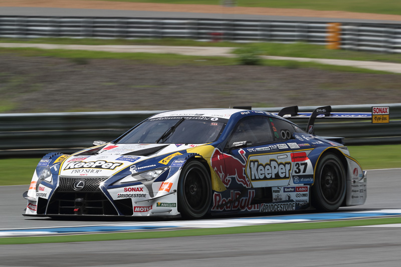 GT500のポールポジションを獲得した37号車「KeePer TOM'S LC500」（平川 亮/ニック・キャシディ組、BS）