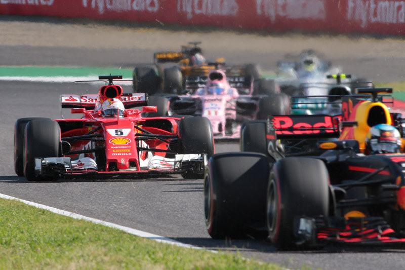 エンジントラブルで順位を落としていくセバスチャン・ベッテル選手（5号車 フェラーリ）