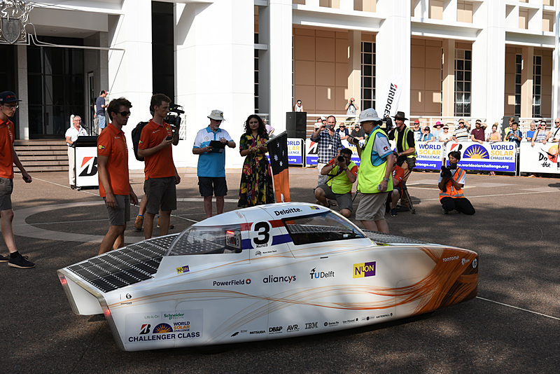 チャレンジャークラスの車両が次々にスタートしていく