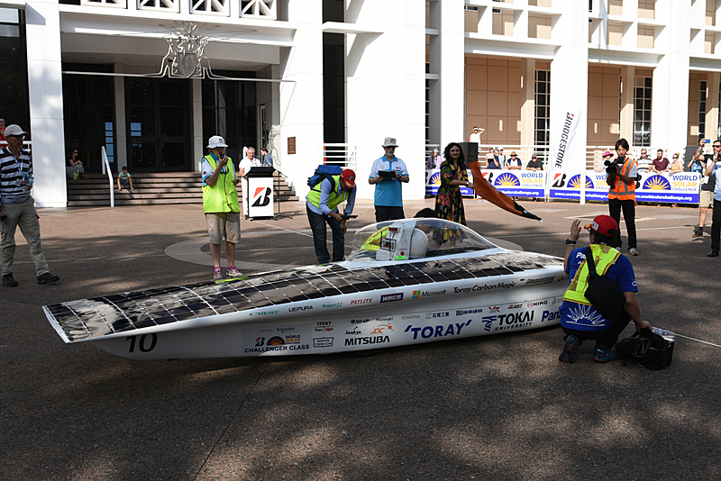 チャレンジャークラスの車両が次々にスタートしていく
