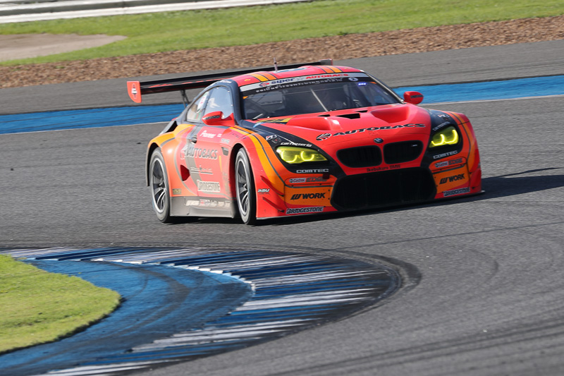 3番手の33号車にしかけるも痛恨のオーバーランで4位となった55号車ARTA BMW M6 GT3