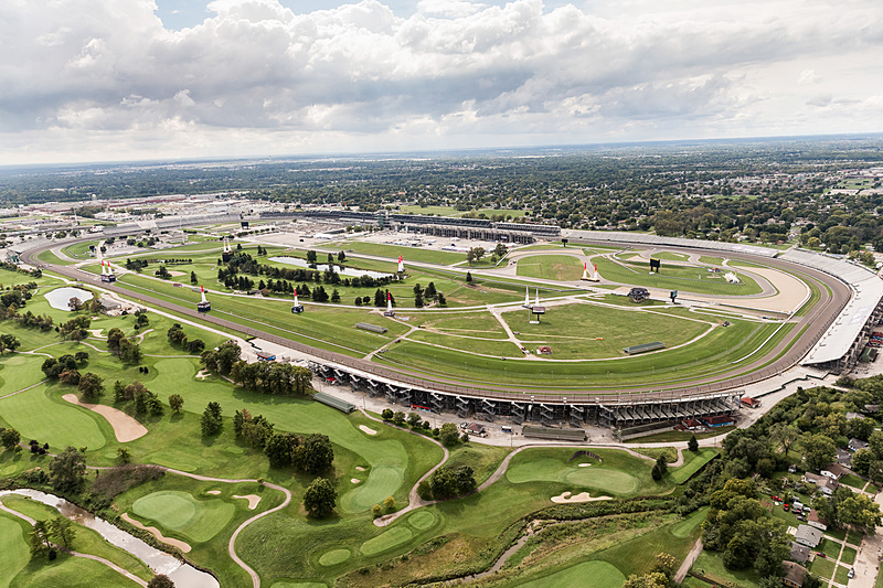 レッドブル・エアレース最終戦 インディアナポリスの開催されるモーター・スピードウェイ。インディ500の開催地として知られる