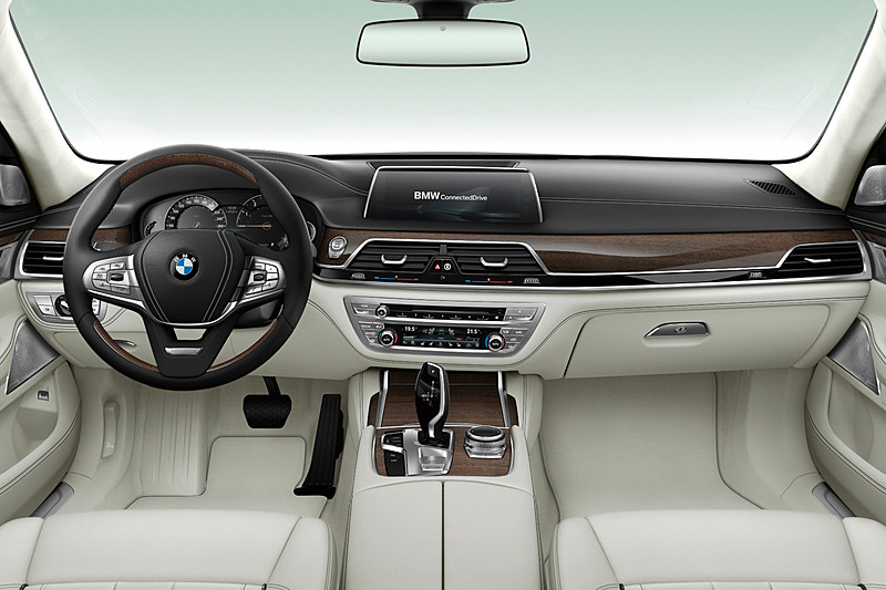 ボディカラー：アズライト・ブラック、シート：フル・レザー・メリノ/スモーク・ホワイト、インテリアトリム：ユウカリ・スモーク・ブラウン・ハイグロスの「750Li Individual Edition ＃1」