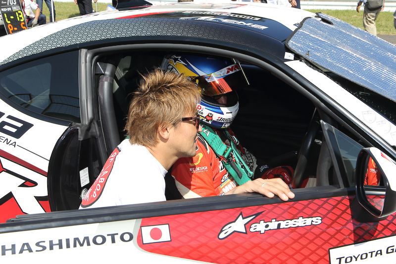 レースウイークの月曜日、プロフェッショナルクラスに参戦する佐々木雅弘選手と菅生でテストを行なった