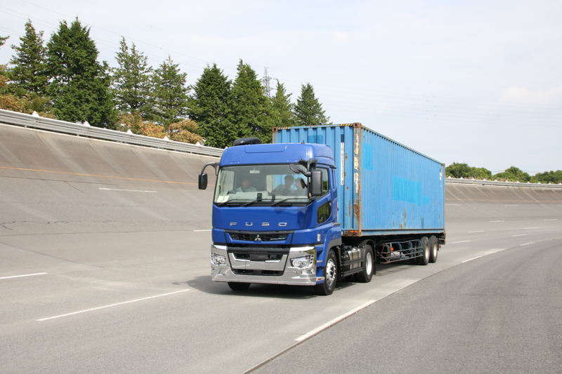 新型スーパーグレートのトラクター