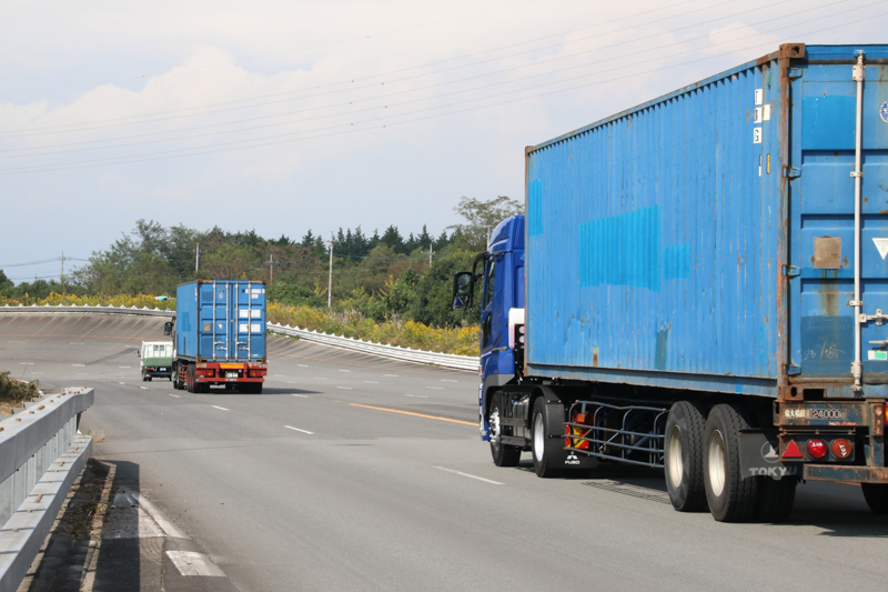 先行車に続いて走行する