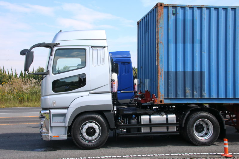 シルバー塗装の大手運送会社もありそうだ