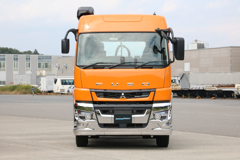 オレンジのスーパーグレート。グレードは「プレミアム」