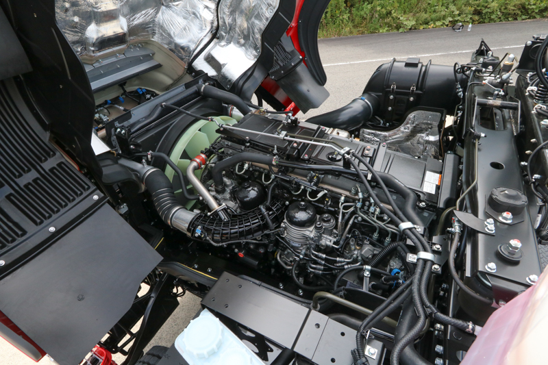 エンジンは新開発の6R20型。直列6気筒10.7リッターのターボ付き