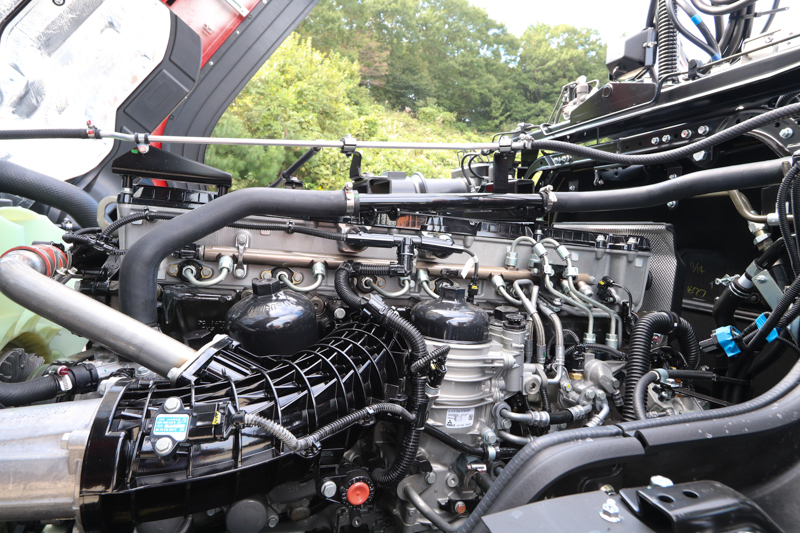 エンジンは新開発の6R20型。直列6気筒10.7リッターのターボ付き