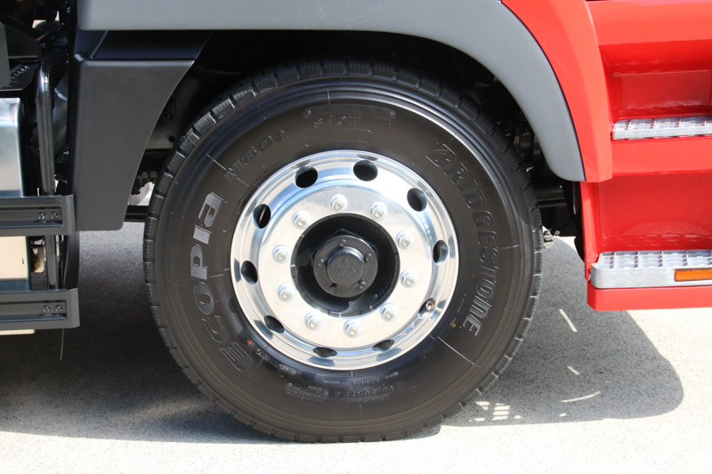 フロントタイヤ