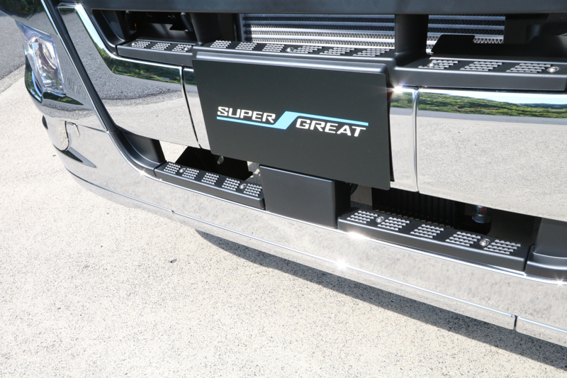 ミリ波レーダーはナンバープレートの下