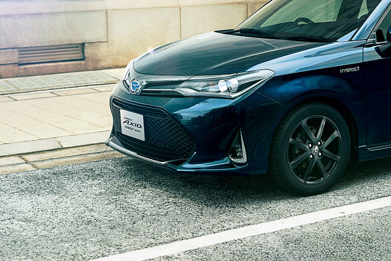 メッシュパターンの専用フロントグリル