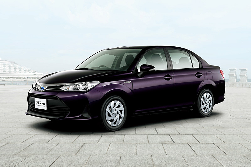 カローラ アクシオに追加された「クールボルドーガラスフレーク」