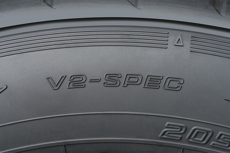 サイドウォールに「V2-SPEC」の刻印が入る