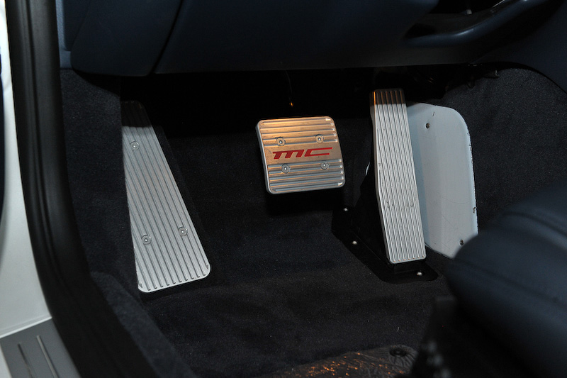 グランカブリオ MCのボディサイズは4920×1915×1380mm（全長×全幅×全高）。最高速291km/h、0-100km/加速4.9秒を誇る