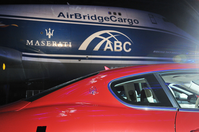 グラントゥーリズモ スポーツのボディサイズは4910×1915×1380mm（全長×全幅×全高）、ホイールベースは2940mm。車両重量は1880kg。最高速299km/h、0-100km/加速4.8秒というスペック