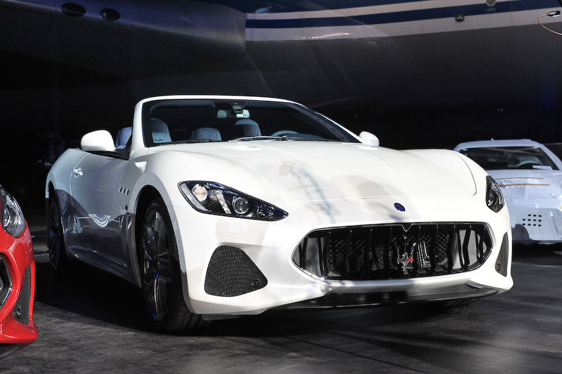 グランカブリオ MCのボディサイズは4920×1915×1380mm（全長×全幅×全高）。最高速291km/h、0-100km/加速4.9秒を誇る