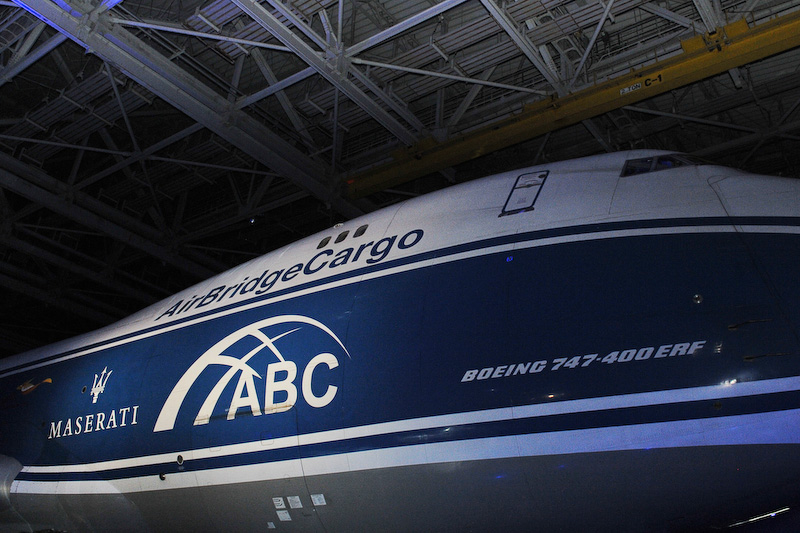 2018年モデルのグラントゥーリズモ＆グランカブリオ計28台が、エアブリッジ・カーゴ・エアラインズのボーイング 747で空輸された