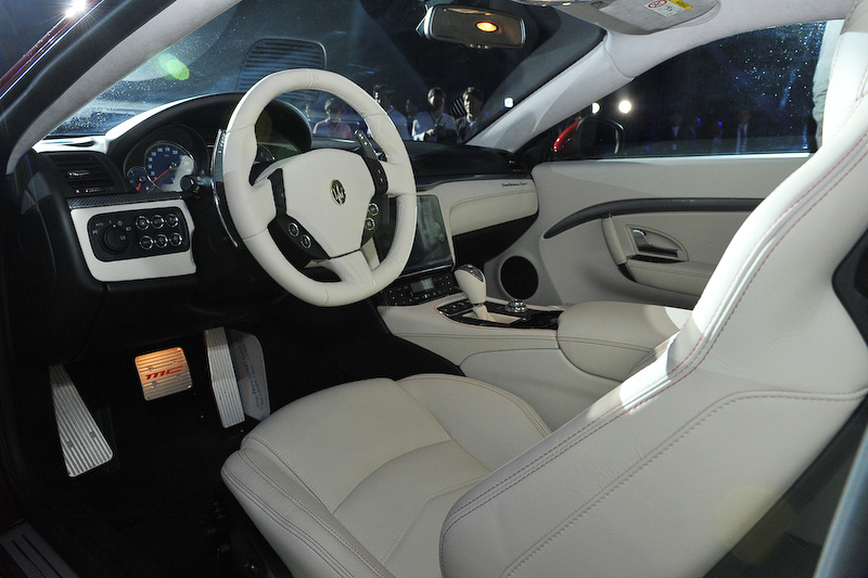 グラントゥーリズモ スポーツのインテリア