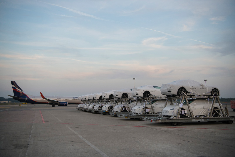 イタリアから日本に空輸される様子