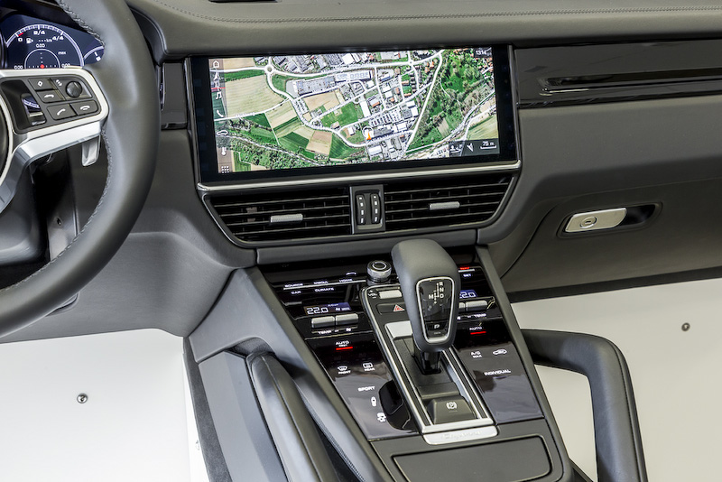 ドライバーアシストシステムやインフォテイメント、インターネットとのコネクティビティなどでも最新スペックのアイテムが投入される