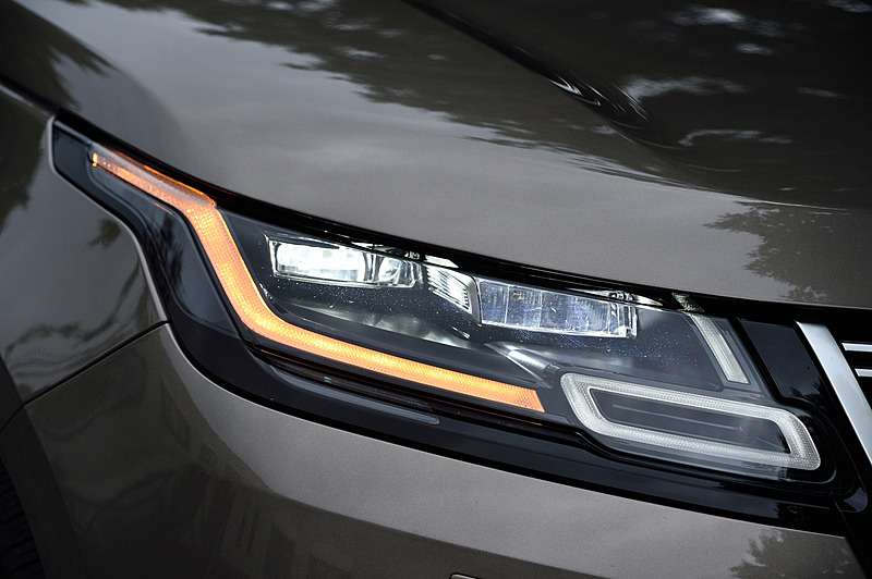 シグネチャーライト付マトリックスLEDヘッドライトはSE、HSEといったグレードで標準装備。そのほかのグレードではオプション設定となる