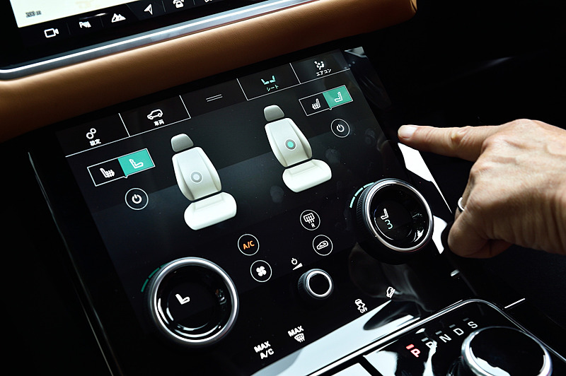 シートのヒーター＆クーラー、エアコンなどの設定をダイヤルや画面のタッチ操作などで直感的に変更できる