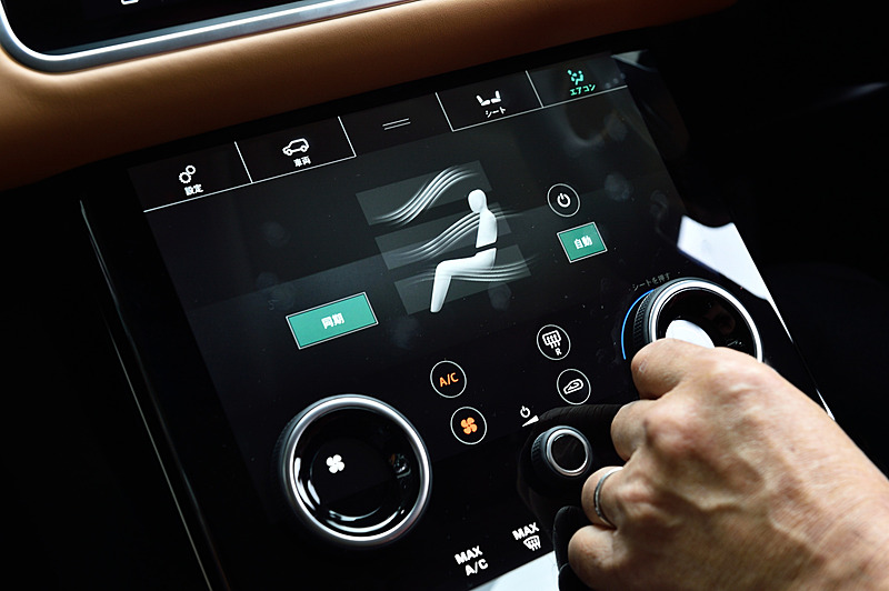 シートのヒーター＆クーラー、エアコンなどの設定をダイヤルや画面のタッチ操作などで直感的に変更できる