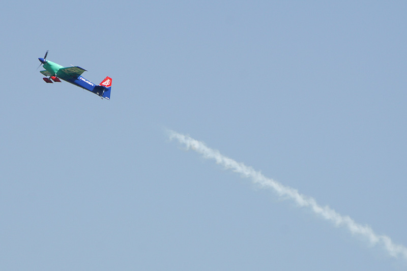 フリープラクティスで飛行中の室屋義秀選手（No.31 チーム ファルケン）